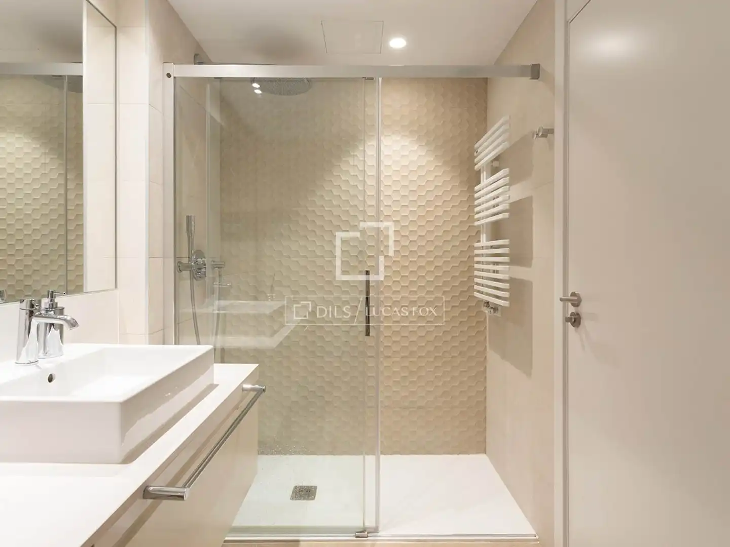 Bathroom of Flat for rent in Barcelona  with Air Conditioner, Heating and Parquet flooring