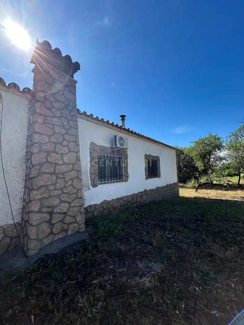 Exterior view of Houses for sale in Arroyo de la Luz  with Air Conditioner, Private garden and Swimming Pool