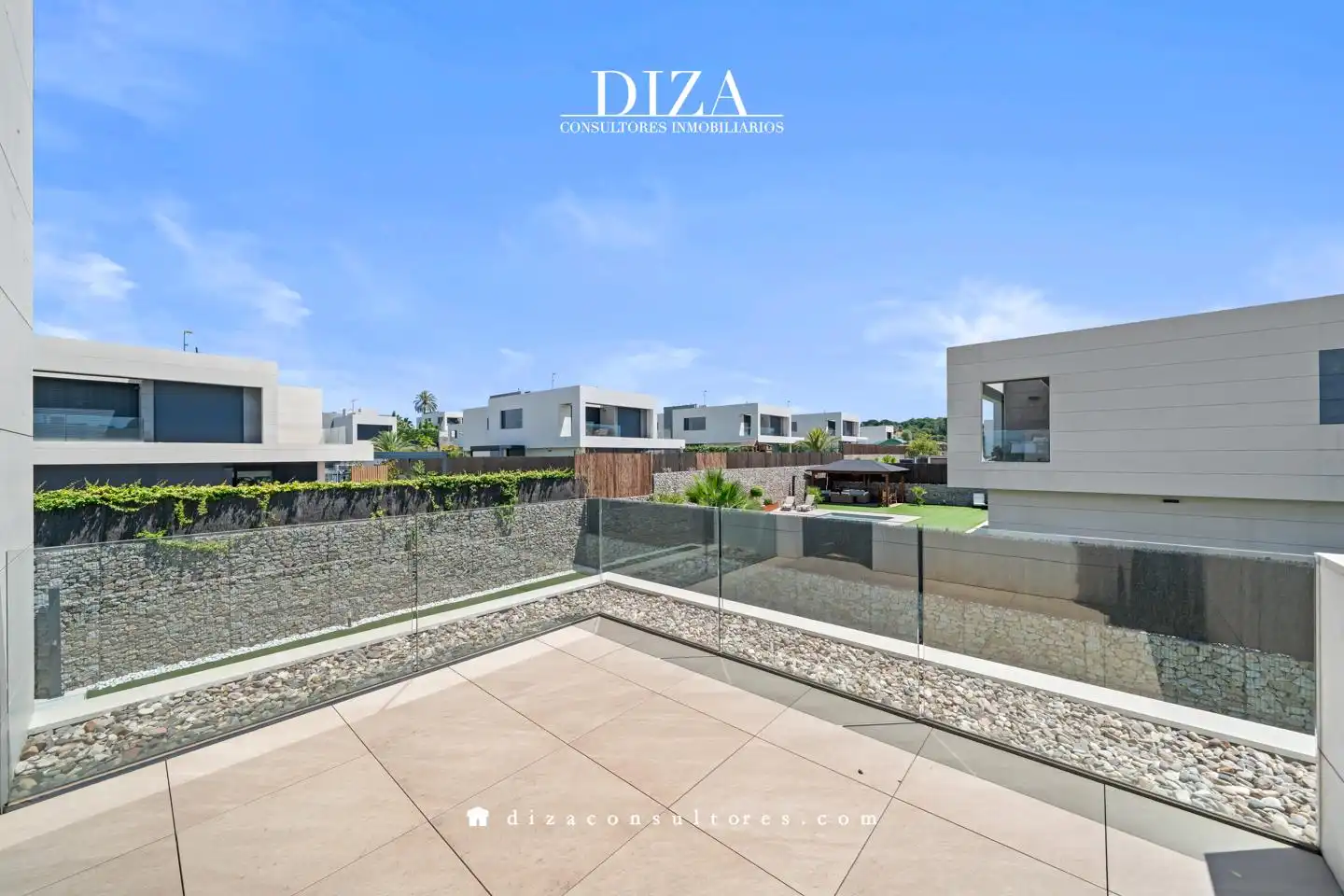 Vista exterior de Casa o xalet de lloguer en Majadahonda amb Aire condicionat, Calefacció i Jardí privat