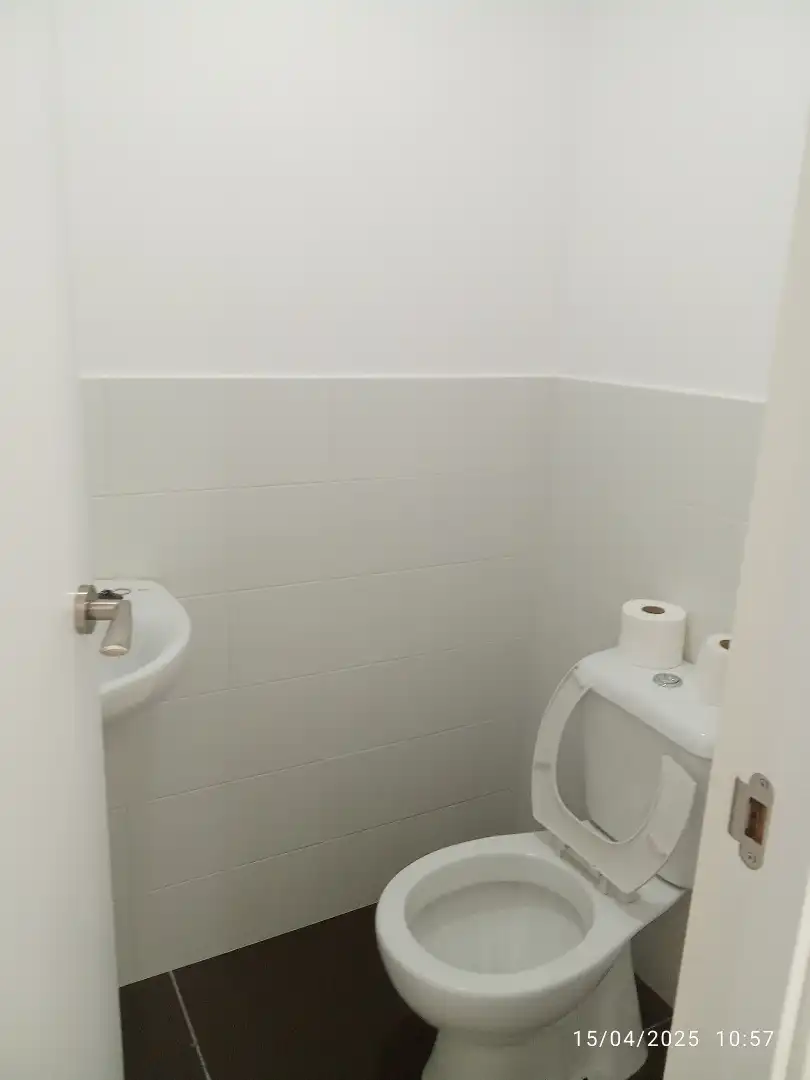 Baño de Local en venta en Torrelavega  con Parquet y Terraza