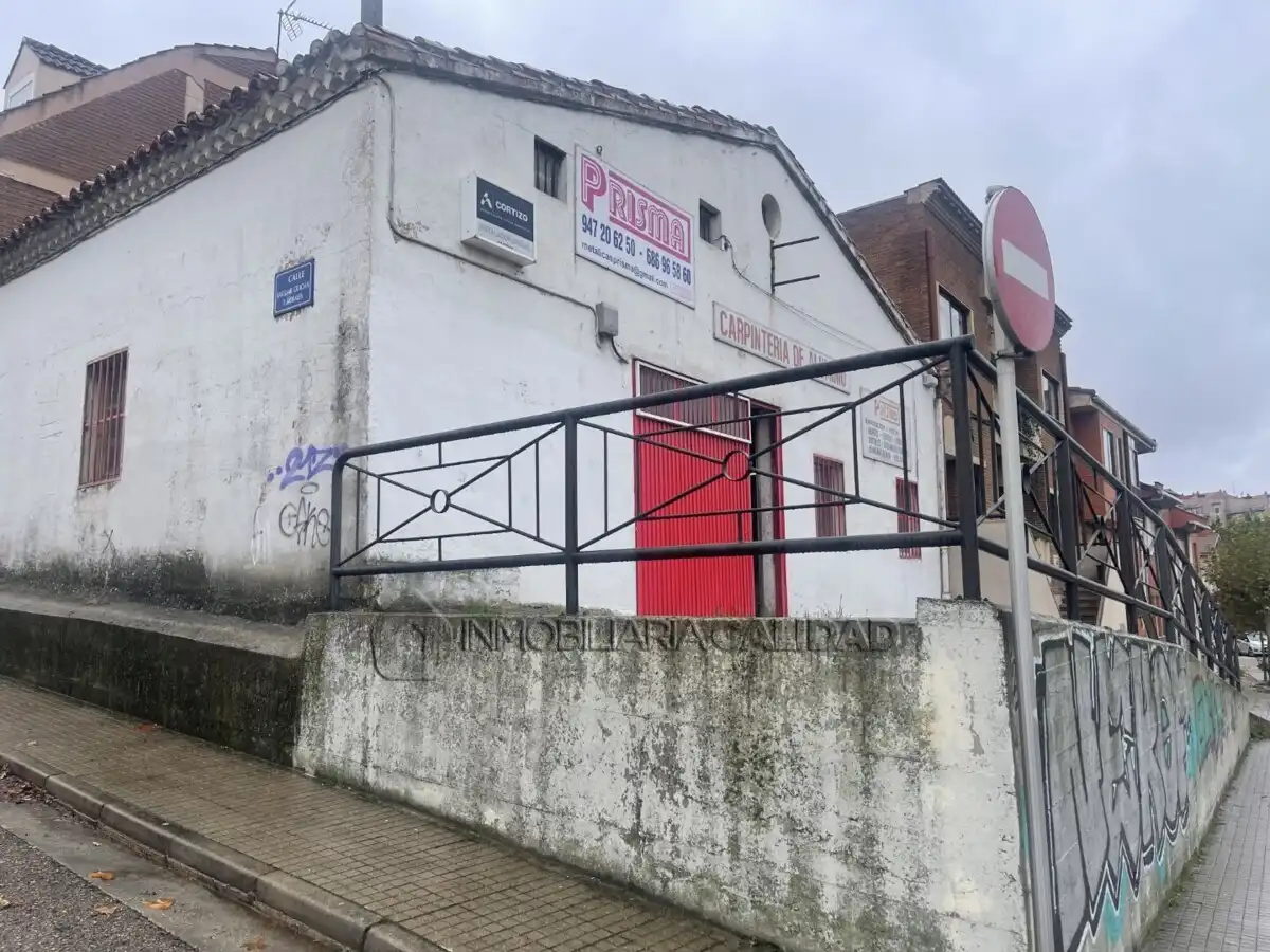 Vista exterior de Casa o xalet en venda en Burgos amb Calefacció