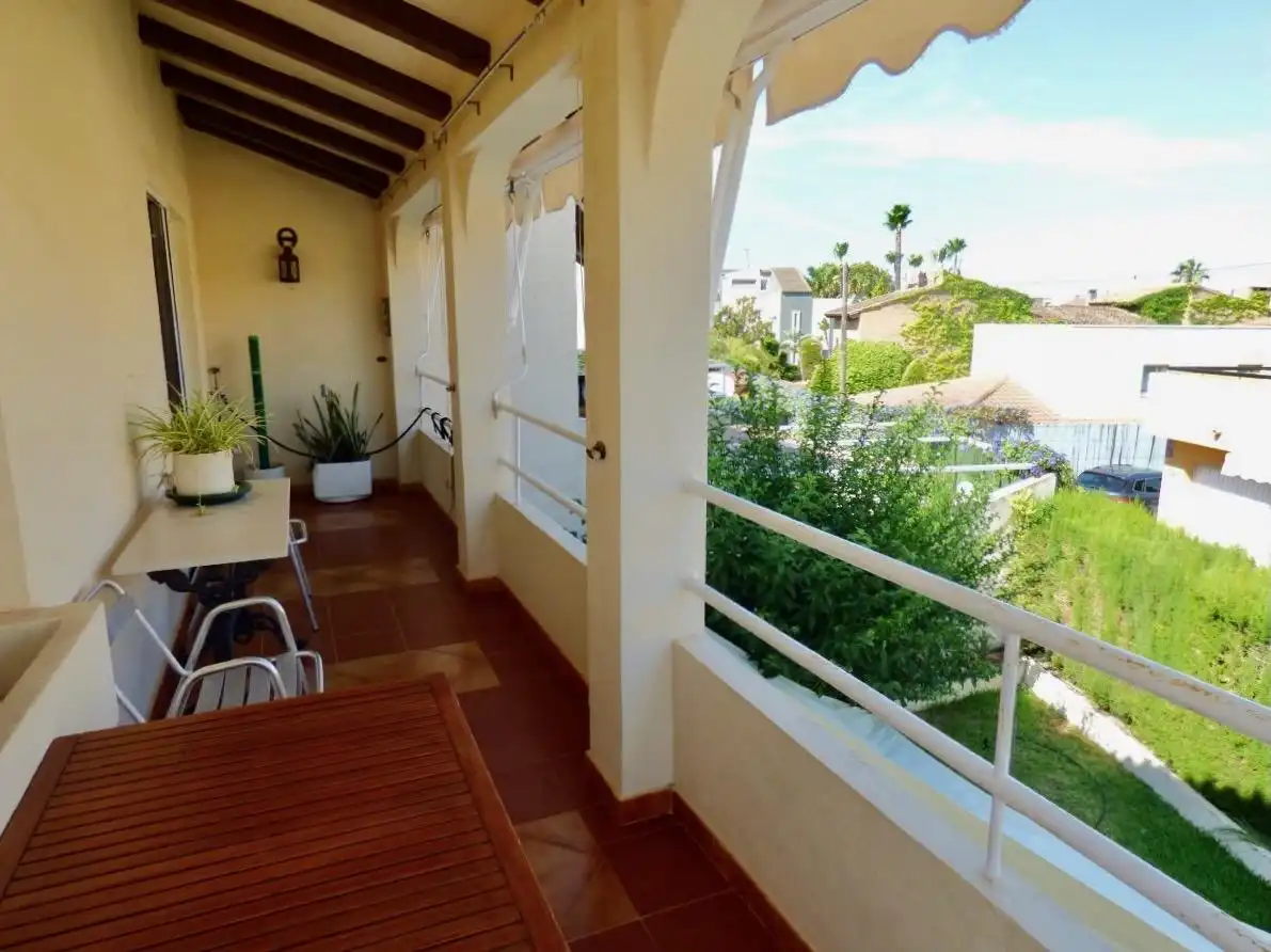 Casa aparellada amb piscina en venda a Rincón de Loix, imagen 9
