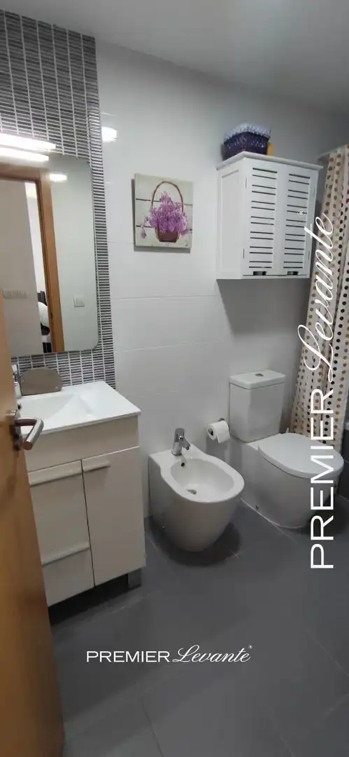 Badezimmer von Dachboden zum Verkauf in Piles mit Klimaanlage, Privatgarten und Terrasse