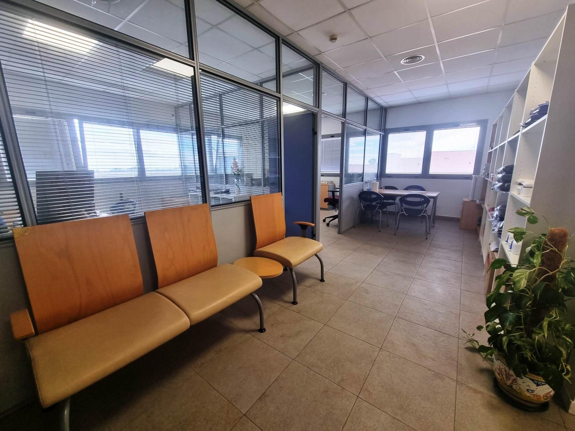 Office for sale in Bormujos  with Air Conditioner