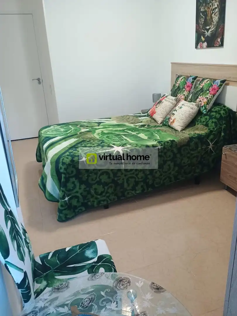 Dormitori de Apartament en venda en Benidorm amb Aire condicionat i Piscina comunitària