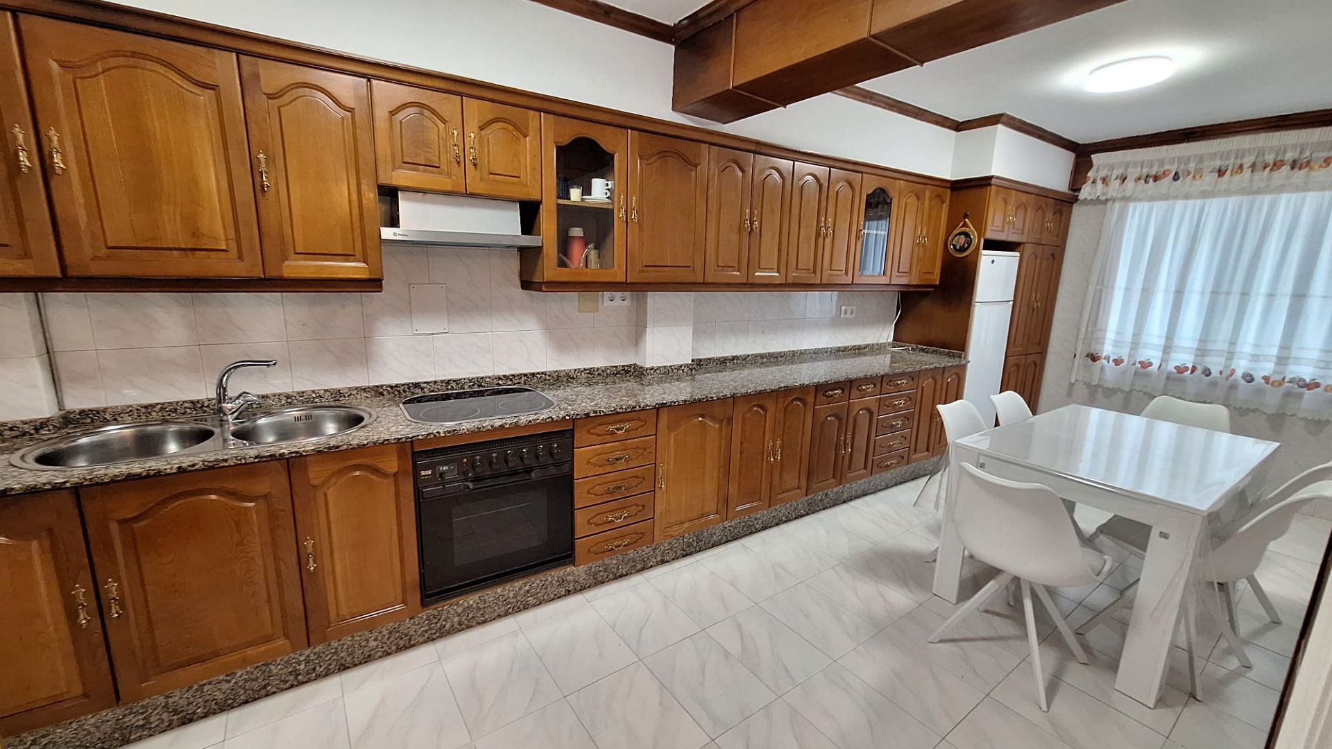 Kitchen of Flat to rent in Ferrol  with Parquet flooring, Furnished and Oven