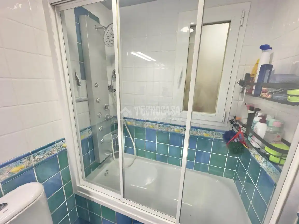 Bathroom of Flat for sale in Móstoles  with Air Conditioner, Heating and Terrace