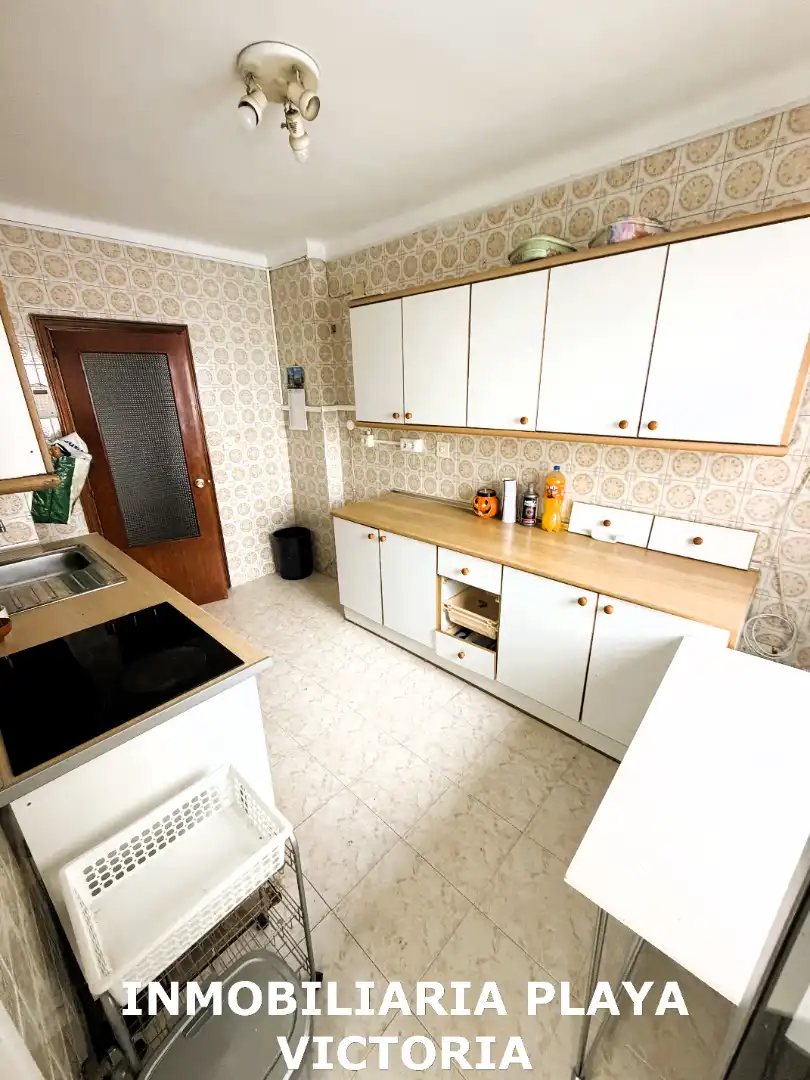 Cuina de Pis en venda en Cádiz amb Parquet i Terrassa
