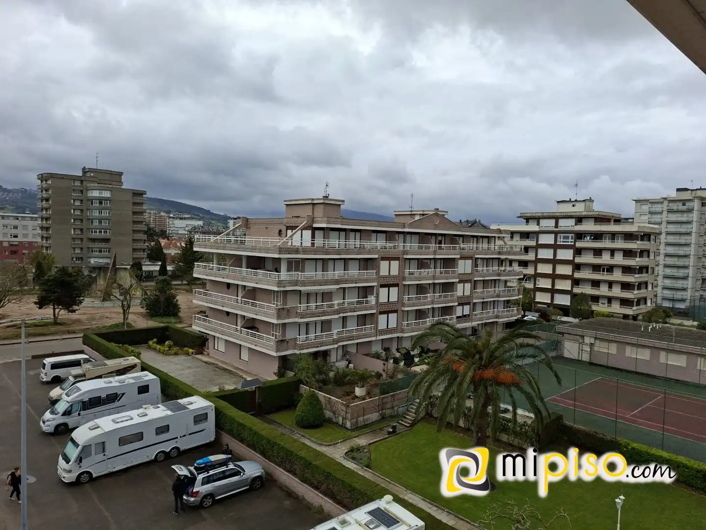 Aparcament de Pis de lloguer en Laredo amb Calefacció, Terrassa i Piscina