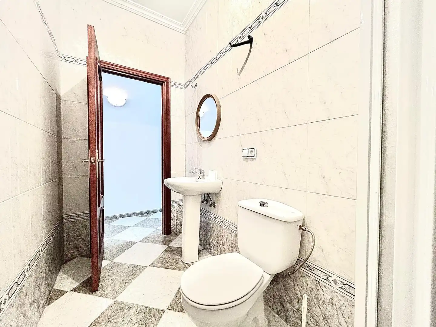 Baño de Casa adosada en venta en Alcolea del Río con Alarma