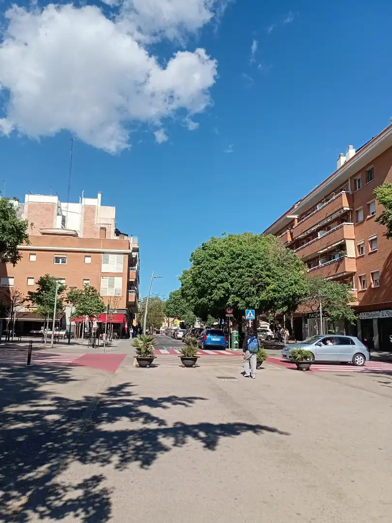 Exterior view of Commercial properties for sale in Esplugues de Llobregat