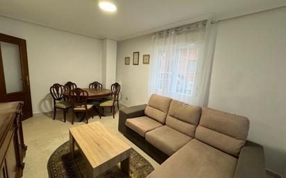 Wohnzimmer von Wohnung miete in Salamanca Capital mit Heizung, Terrasse und Balkon