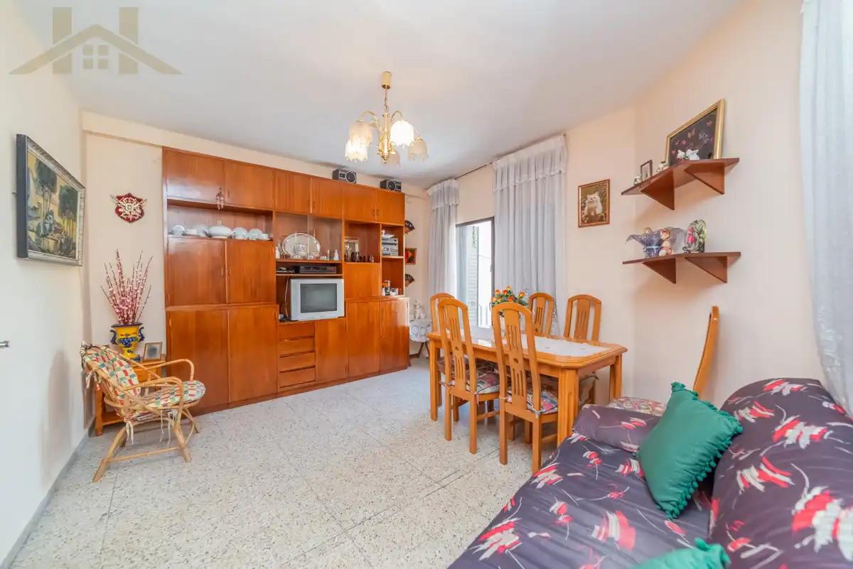 Sala d'estar de Casa adosada en venda en Miraflores de la Sierra amb Calefacció i Balcó