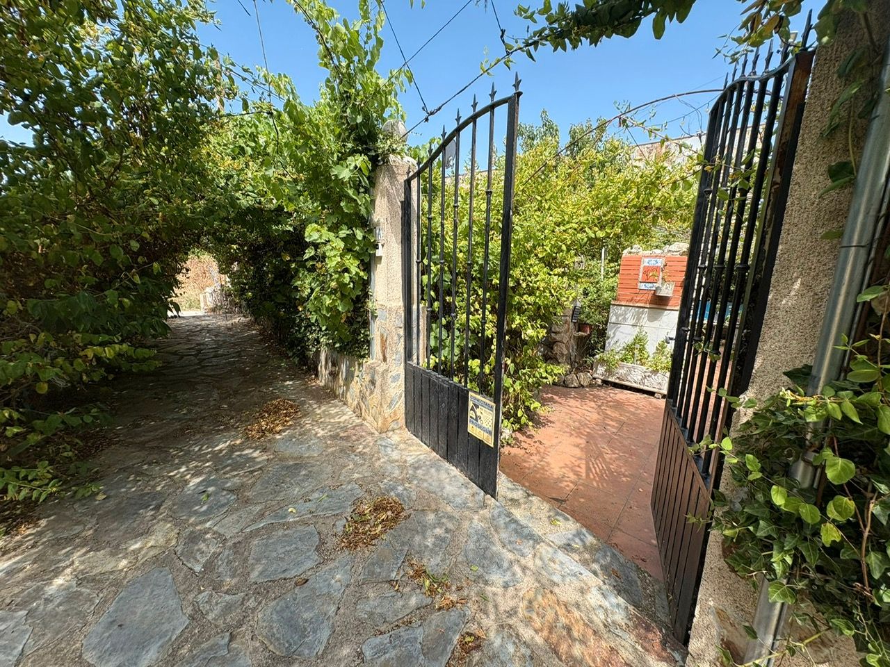 Exterior view of Country house for sale in Vezdemarbán  with Private garden, Terrace and Storage room