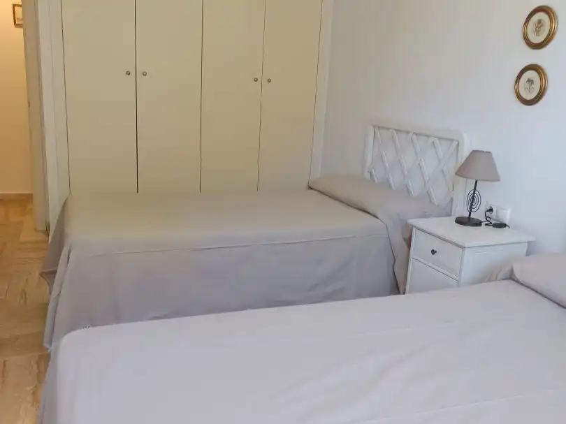 Dormitori de Apartament de lloguer en Sotogrande amb Aire condicionat i Terrassa