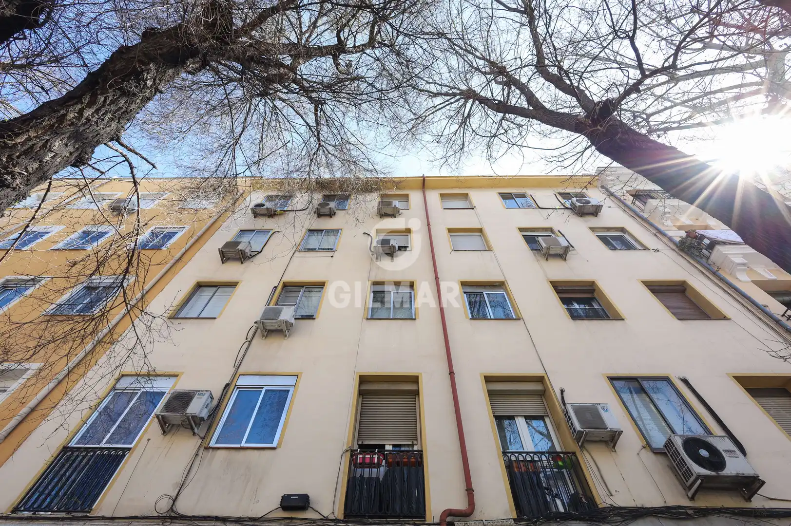 Vista exterior de Piso en venta en Madrid con Calefacción