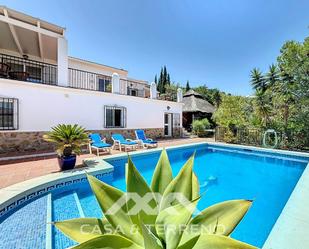 Vista exterior de Casa o xalet en venda en Viñuela amb Aire condicionat, Jardí privat i Terrassa