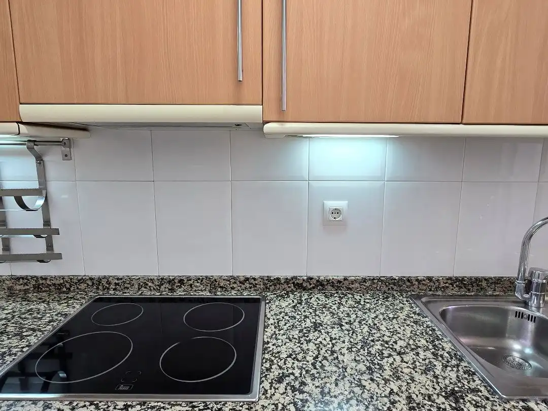 Cuina de Pis en venda en Castelldefels amb Aire condicionat, Terrassa i Balcó