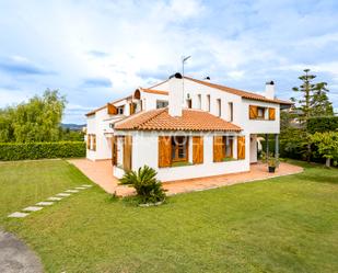 Vista exterior de Casa o xalet de lloguer en Pallejà amb Aire condicionat, Calefacció i Jardí privat