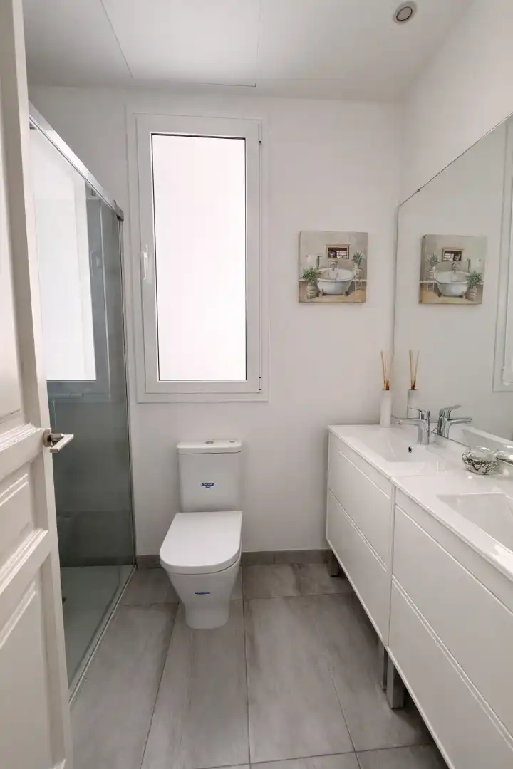 Bany de Pis en venda en Barcelona amb Aire condicionat i Parquet