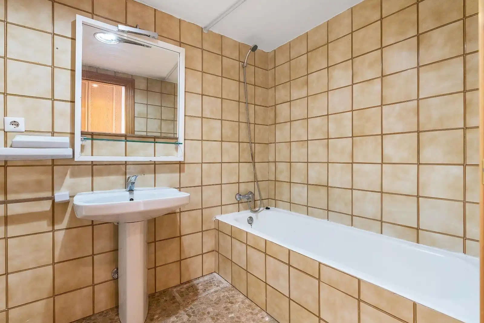 Bathroom of Flat for sale in Granada  with Heating
