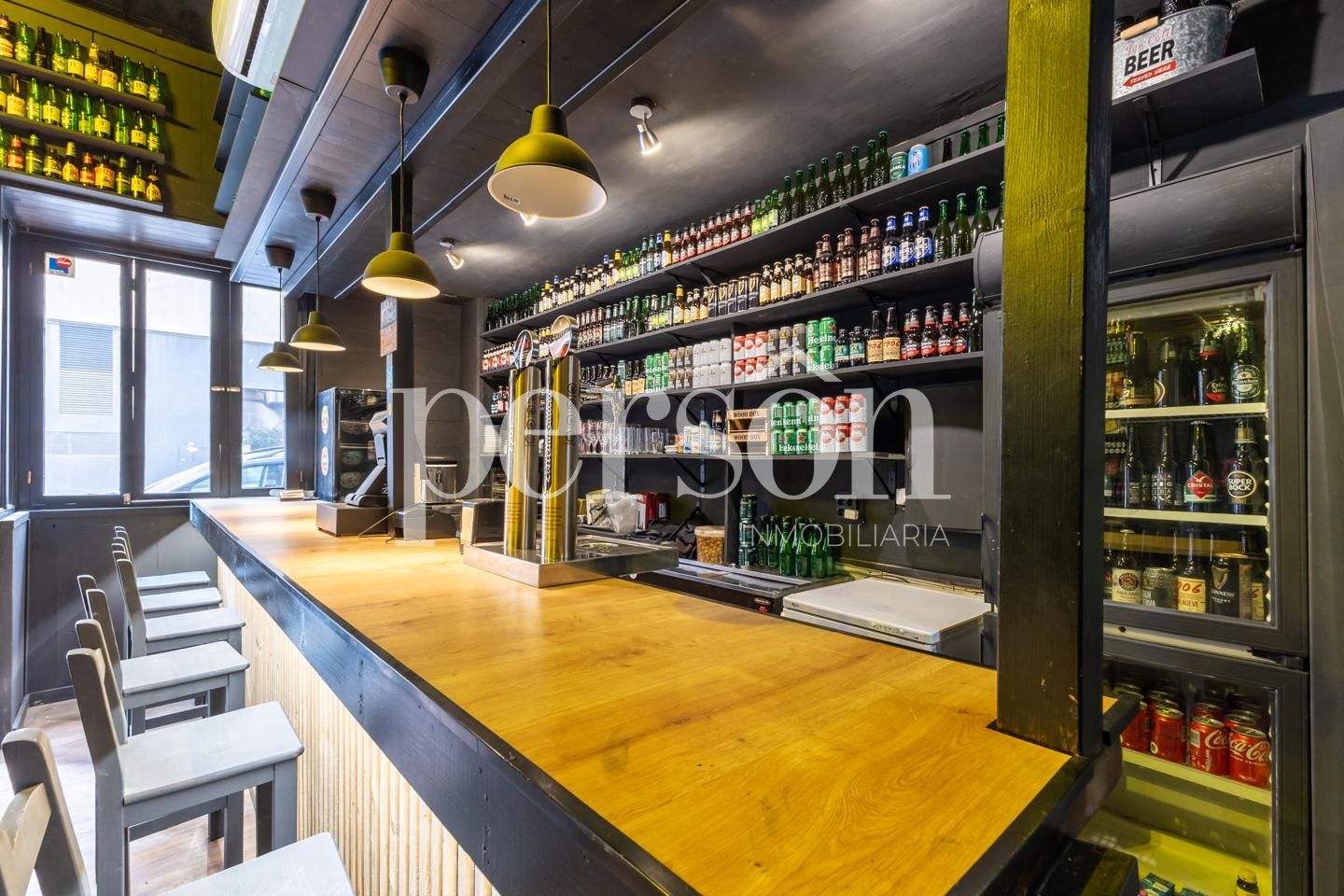 Premises for sale in  Valencia Capital  with Air Conditioner