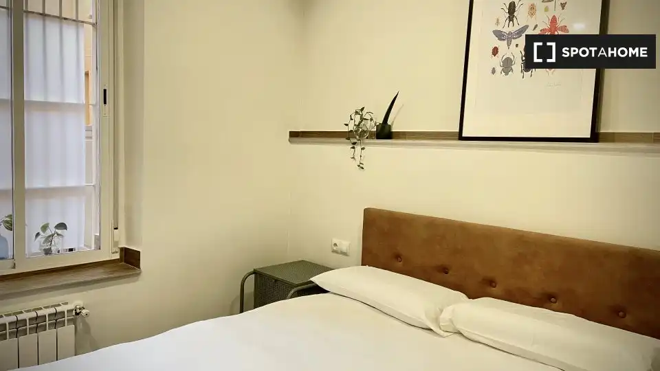 Bedroom of Flat for rent in Madrid  with Air Conditioner, Heating and Furnished