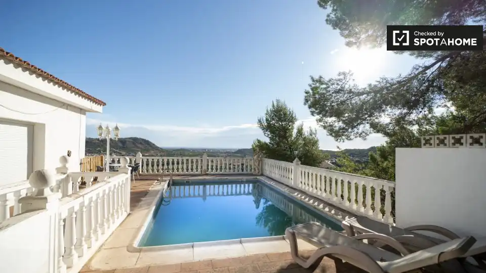 Piscina de Piso de alquiler en Gilet con Aire acondicionado, Calefacción y Amueblado