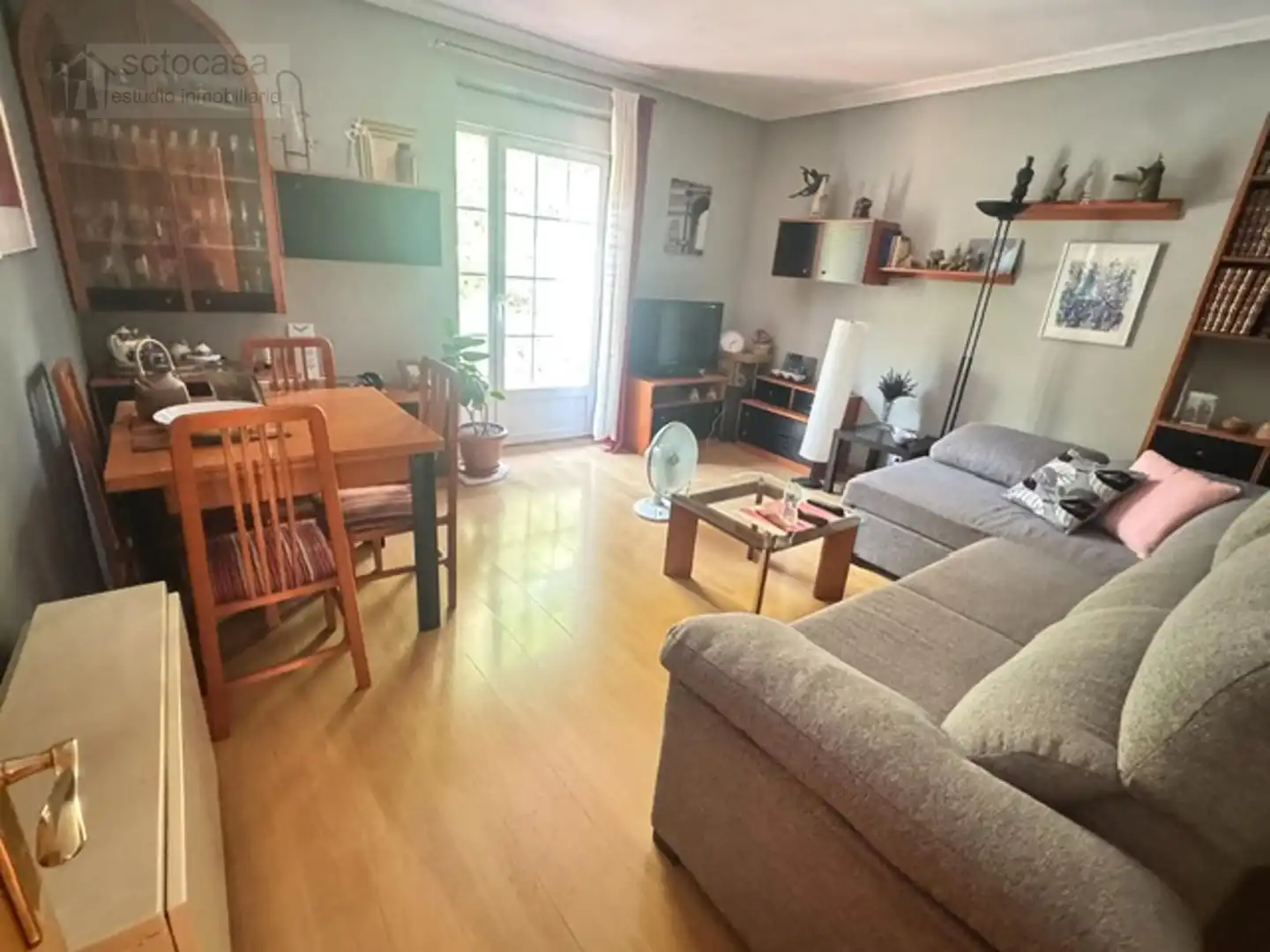Living room of Flat for sale in Valladolid  with Heating, Terrace and Furnished