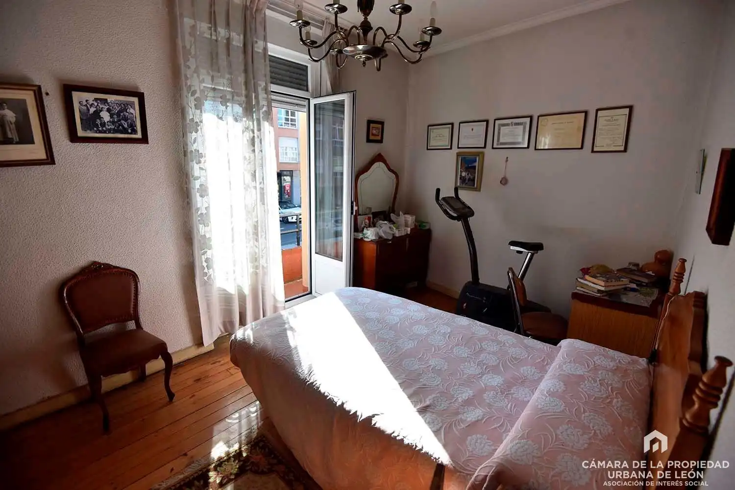 Dormitori de Casa o xalet en venda en San Andrés del Rabanedo amb Calefacció i Jardí privat