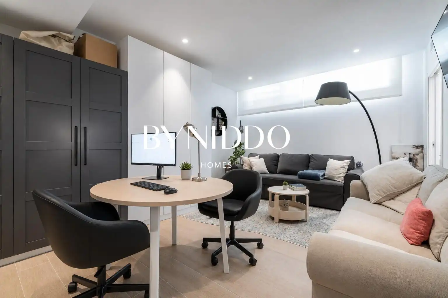 Sala d'estar de Planta baixa en venda en Sant Cugat del Vallès amb Aire condicionat, Calefacció i Jardí privat