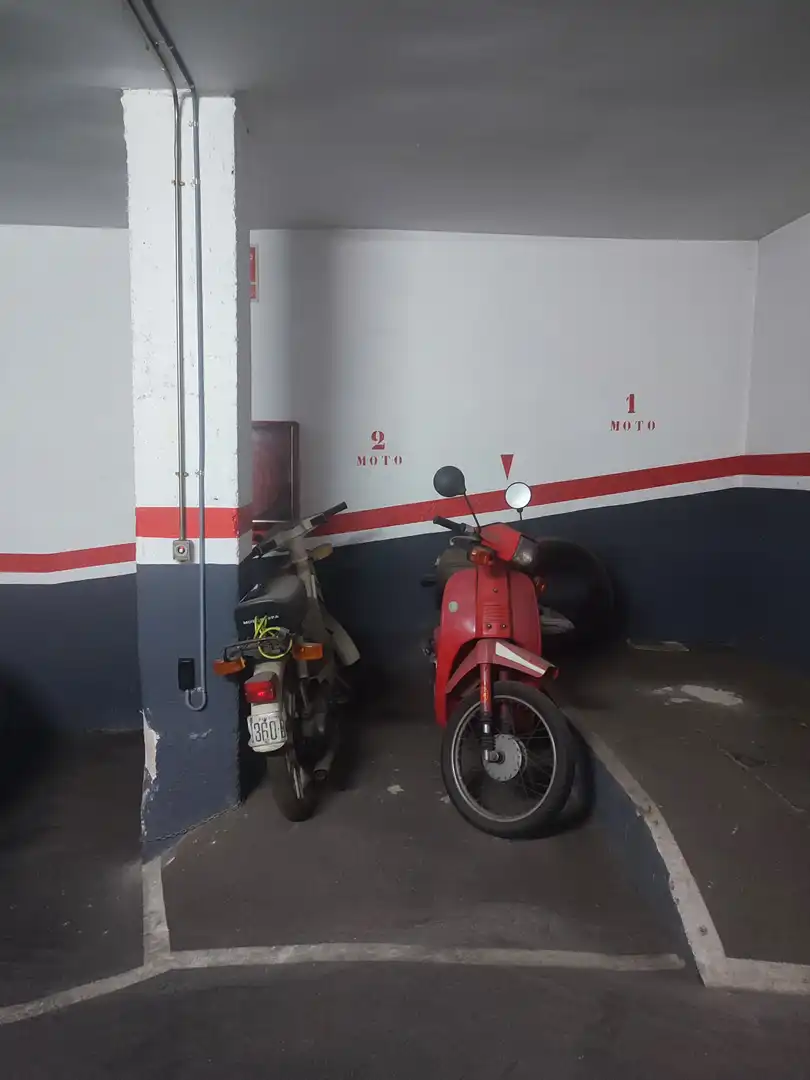 Motorbike for sale in Carrer del Pintor Gimeno 7, imagen 3