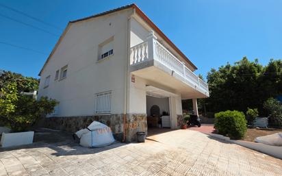 Vista exterior de Casa o xalet en venda en Vallirana amb Jardí privat, Terrassa i Piscina