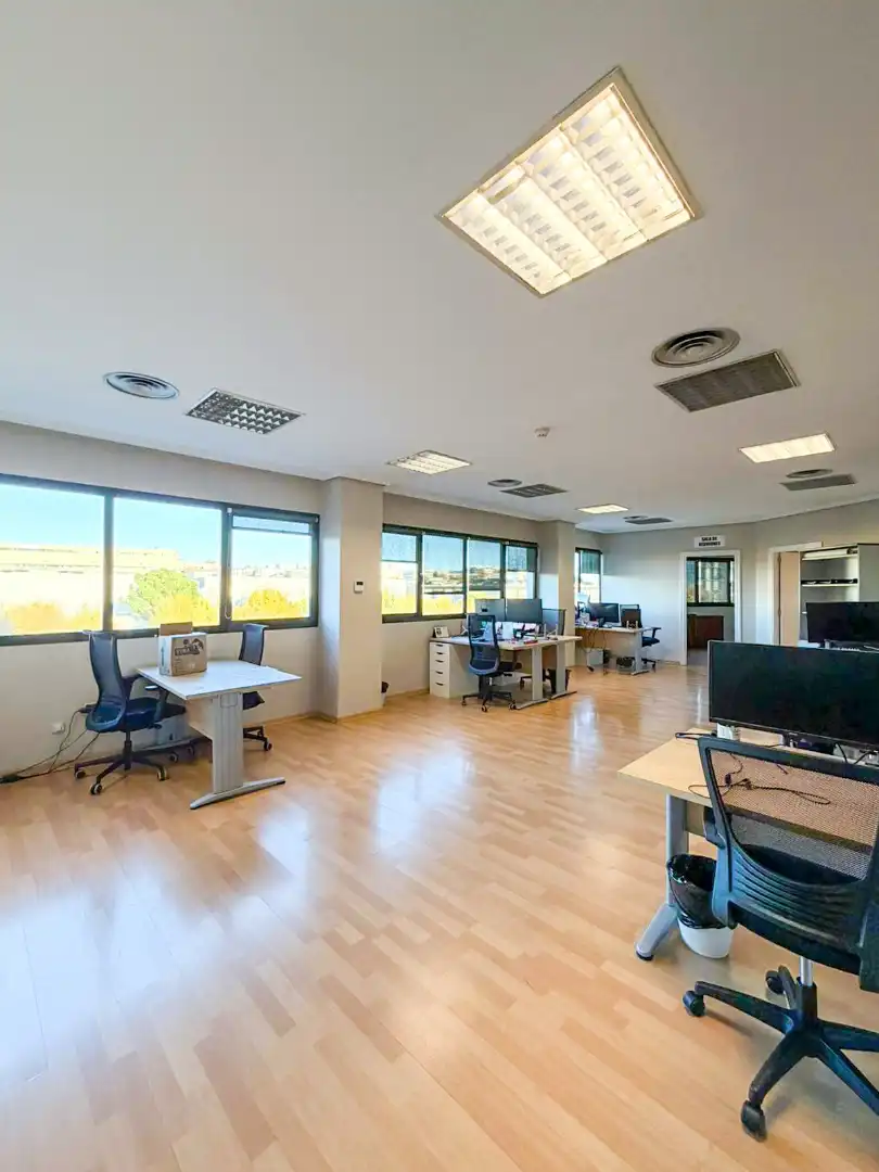 Nau industrial en venda en San Sebastián de los Reyes amb Calefacció i Alarma