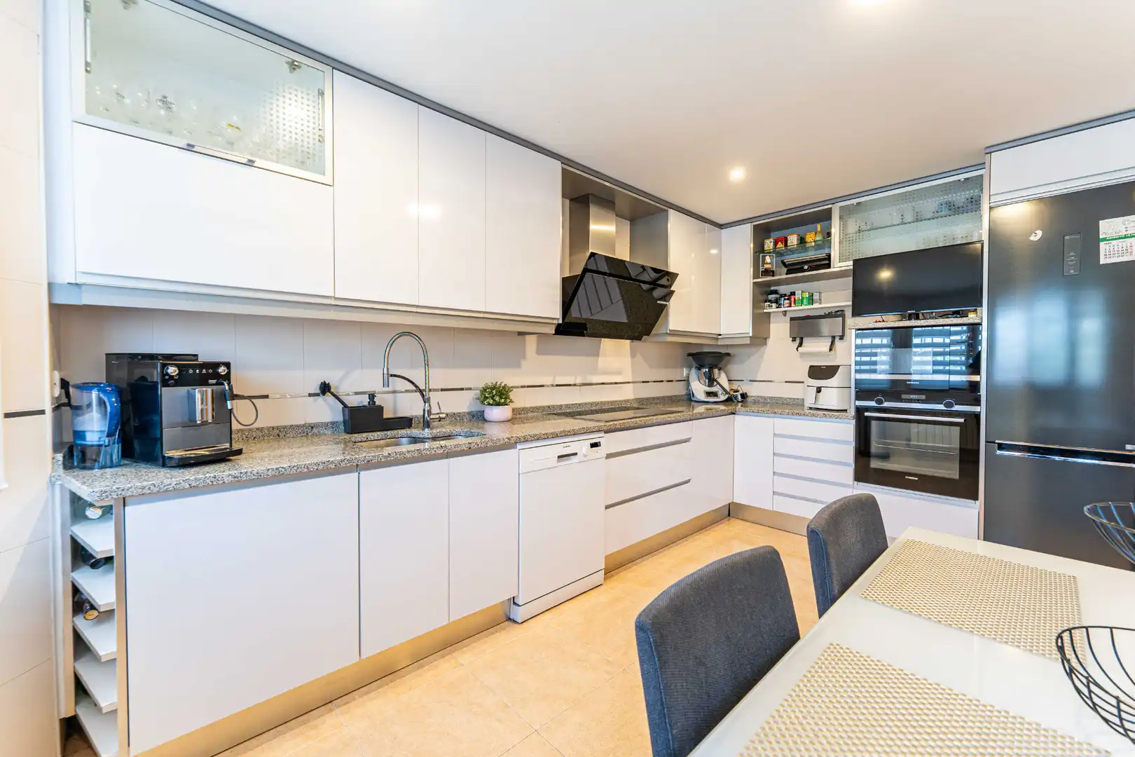 Cocina de Casa o chalet en venta en Serranillos del Valle con Aire acondicionado, Calefacción y Jardín privado