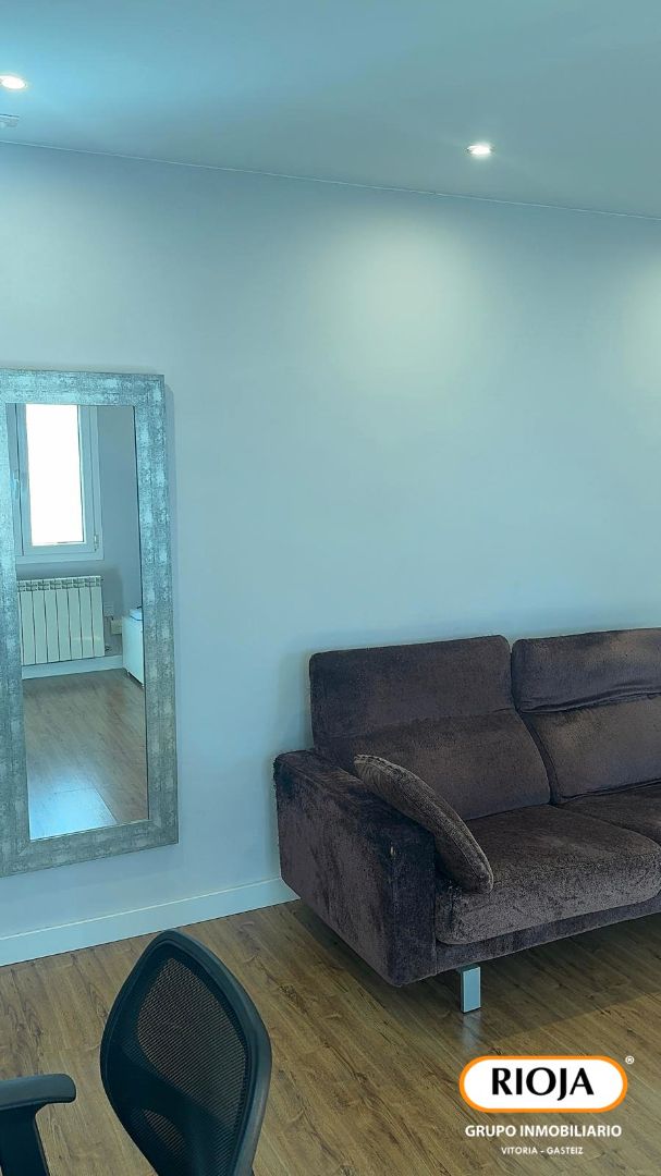 Living room of Flat for sale in Vitoria - Gasteiz  with Heating, Storage room and Furnished