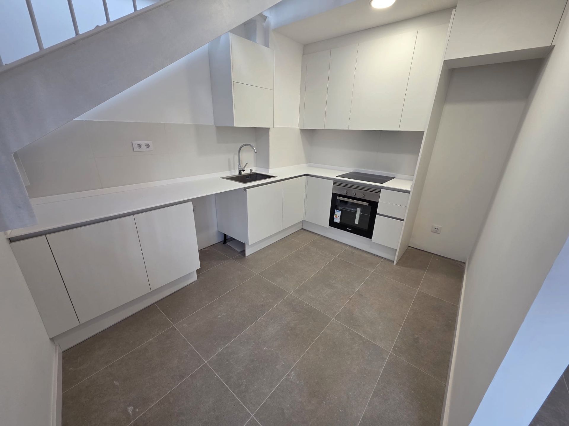 Cuina de Dúplex de lloguer en Terrassa amb Aire condicionat, Calefacció i Terrassa