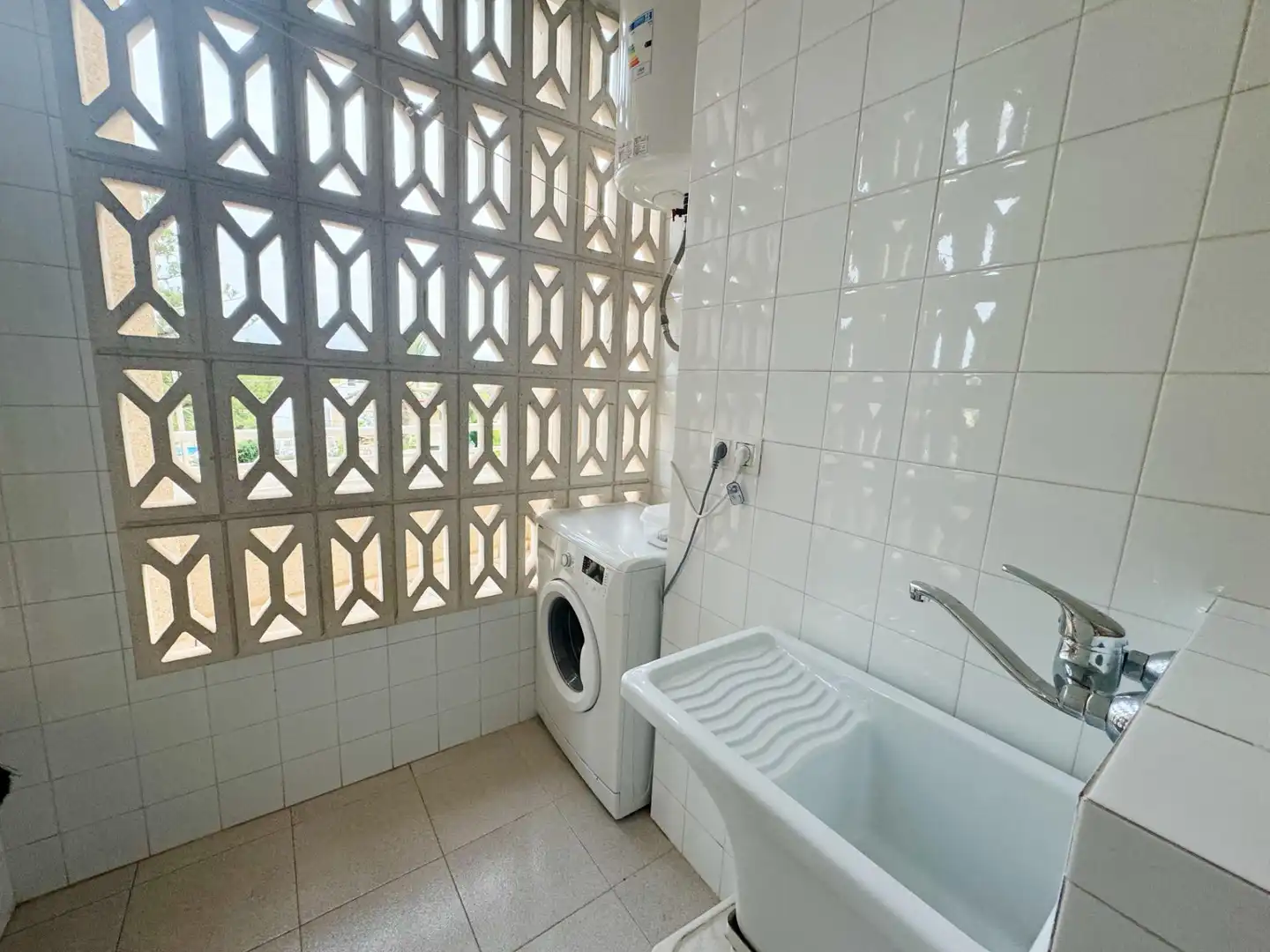 Bathroom of Apartments for rent in El Campello  with Air Conditioner, Private garden and Terrace