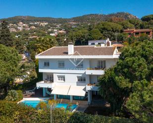 Vista exterior de Casa o xalet en venda en Cabrils amb Calefacció, Jardí privat i Terrassa