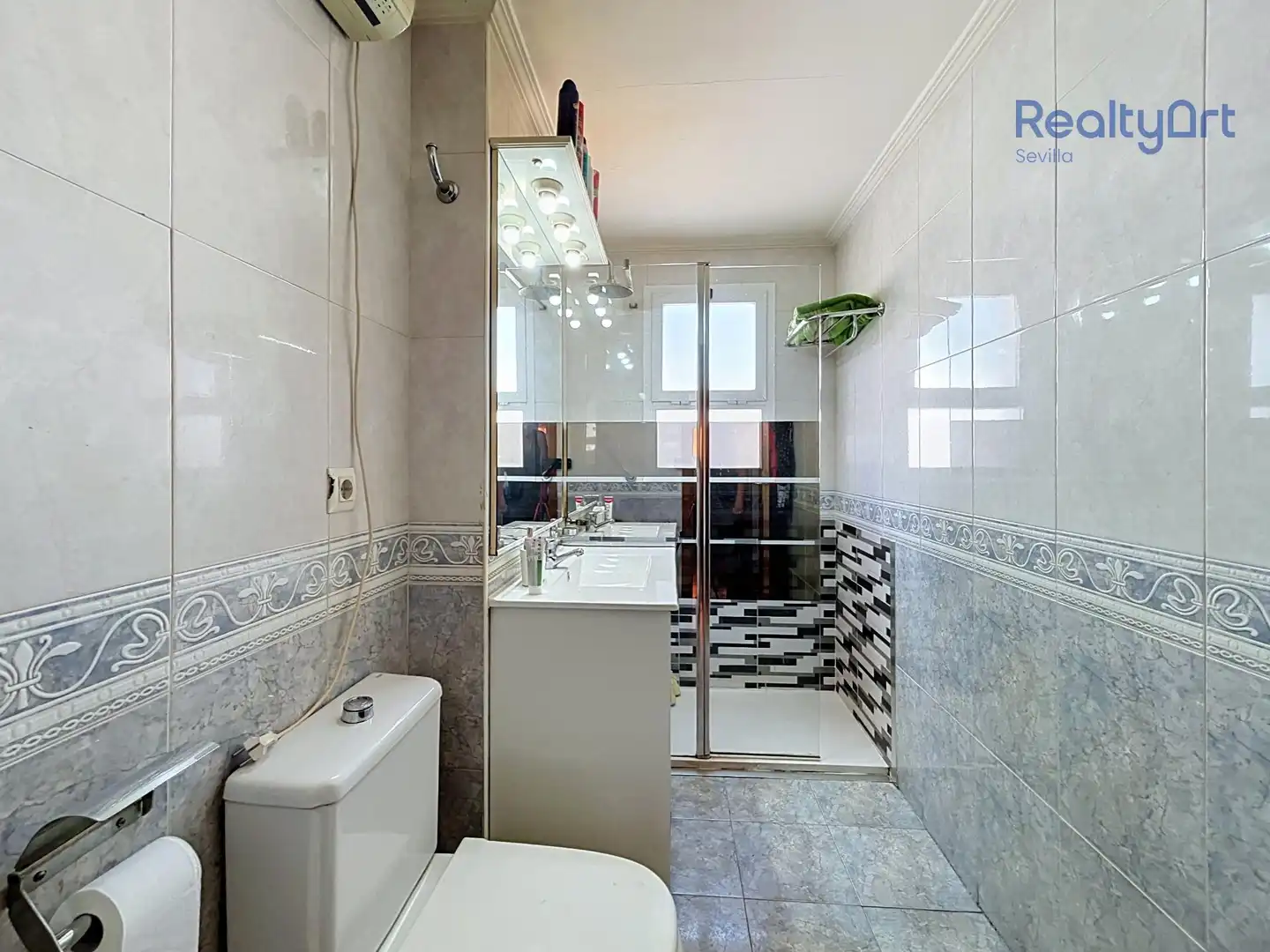 Baño de Piso en venta en Sevilla con Aire acondicionado, Jardín privado y Balcón