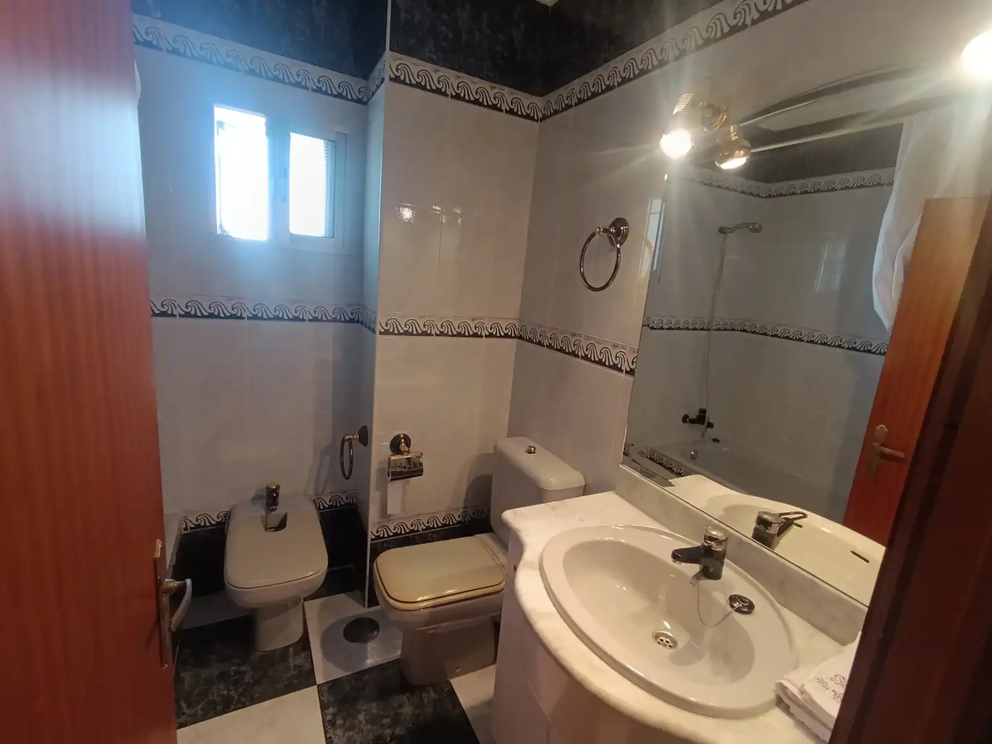 Bathroom of Flat for sale in Jerez de la Frontera