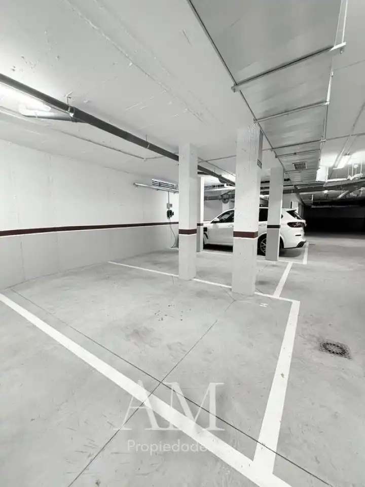 Parking de Piso de alquiler en Vigo  con Calefacción, Terraza y Trastero