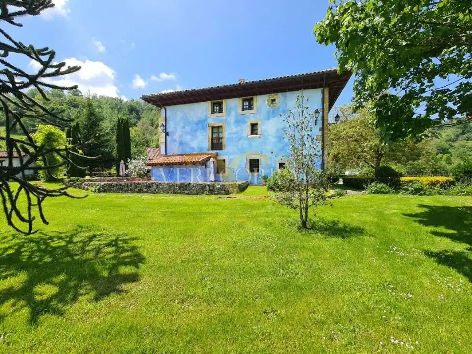 Garden of Buildings for sale in Cangas de Onís