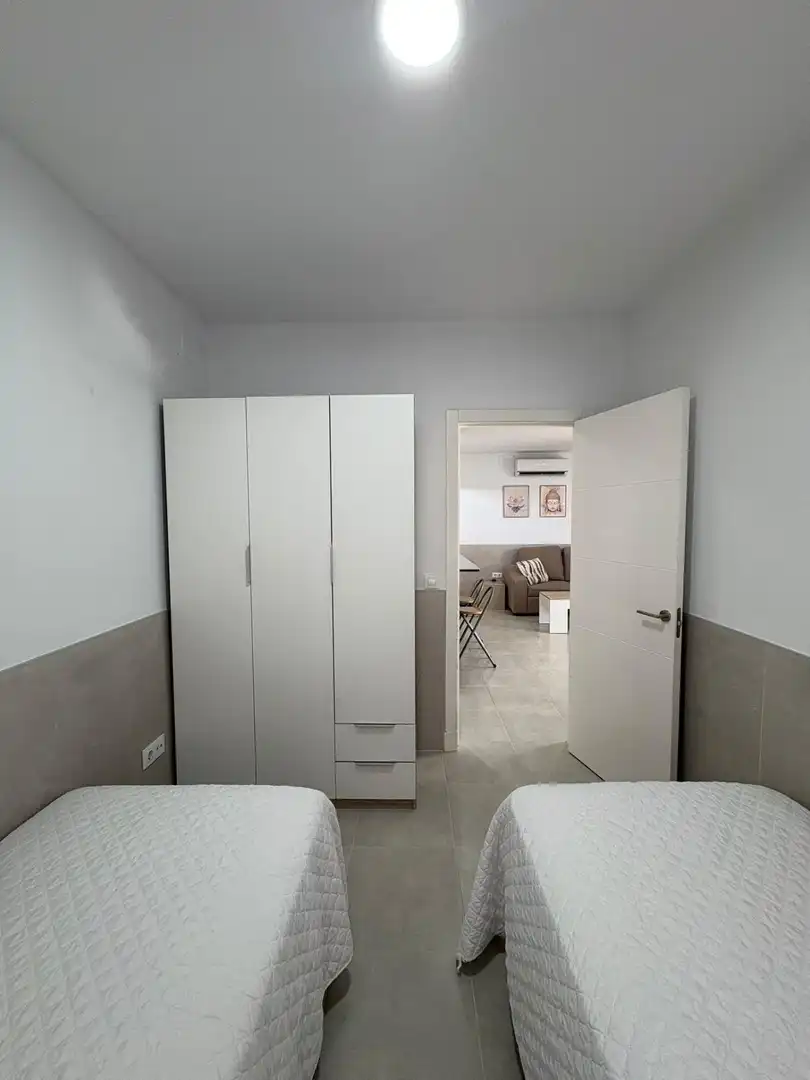 Dormitori de Casa o xalet de lloguer en Chiclana de la Frontera amb Aire condicionat, Jardí privat i Moblat