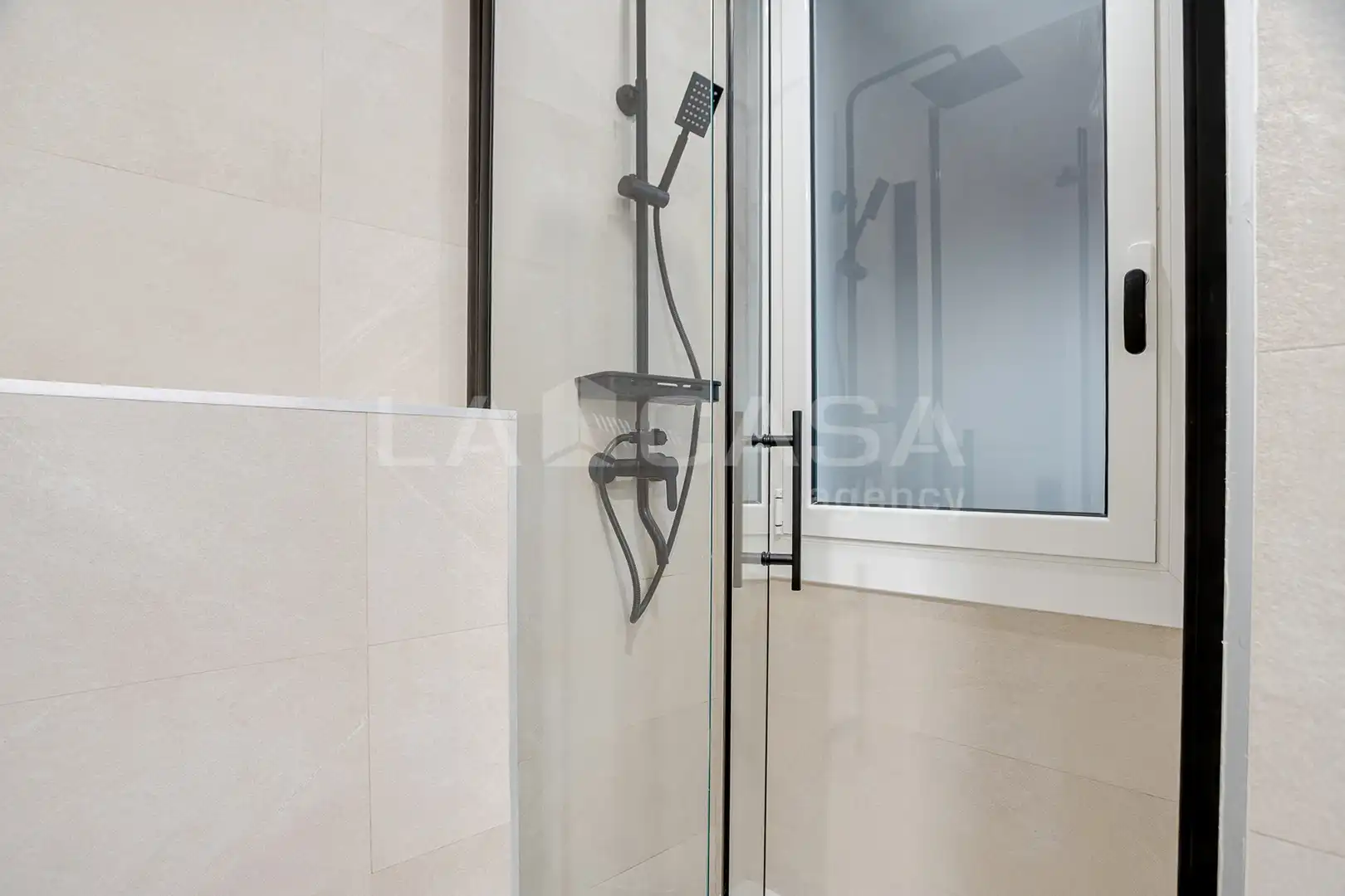 Bathroom of Flat for sale in Barcelona  with Balcony