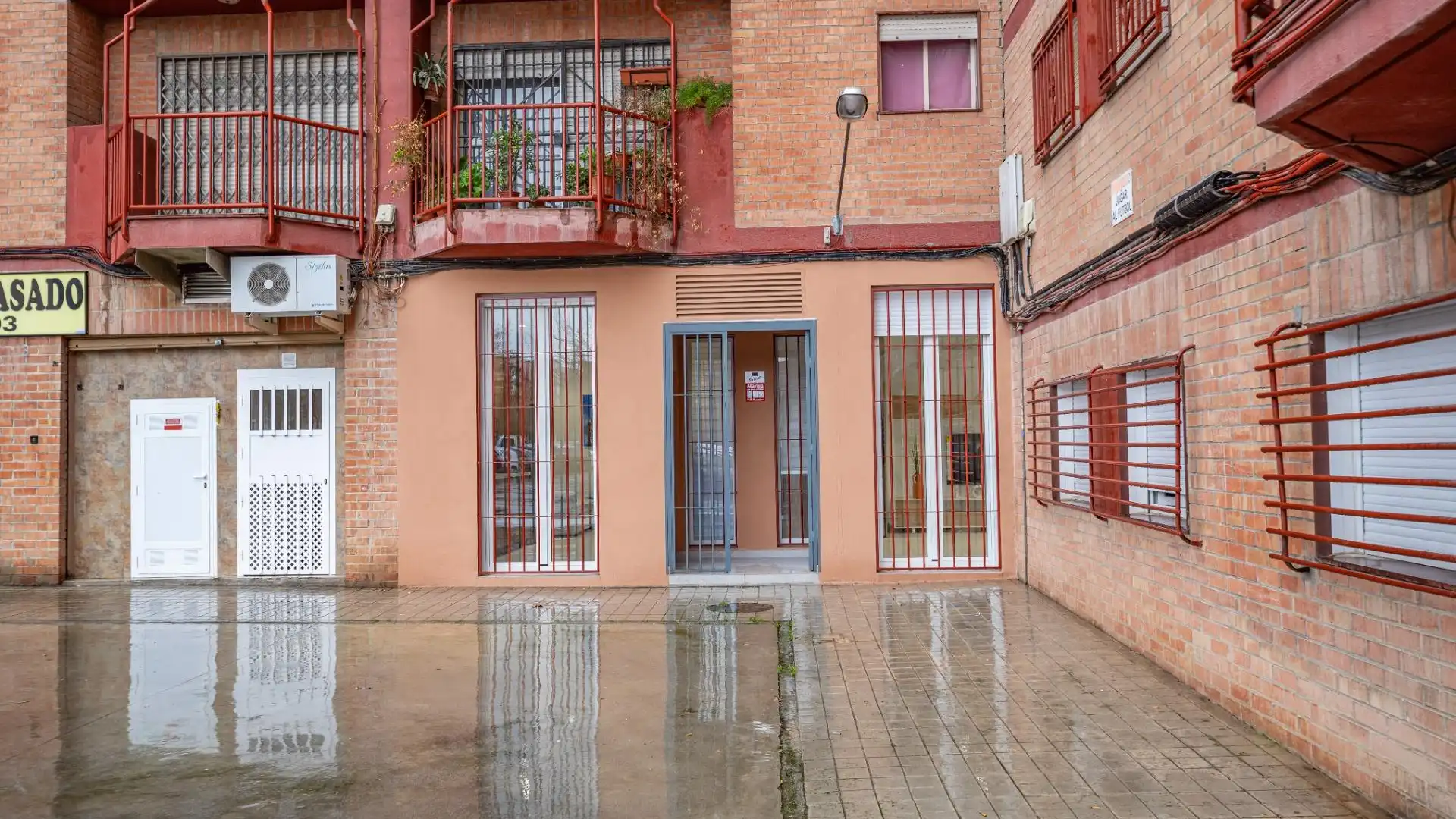 Exterior view of Apartments for sale in  Granada Capital