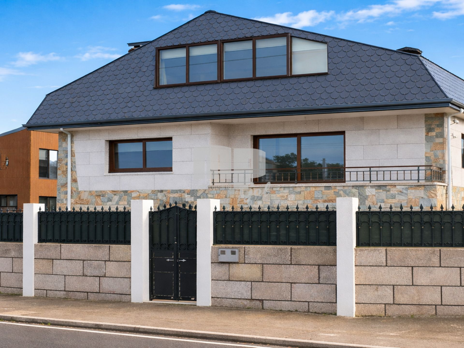 Exterior view of House or chalet for sale in Vigo   with Heating, Private garden and Parquet flooring