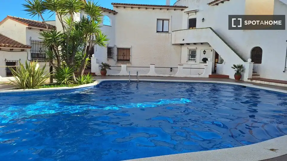 Schwimmbecken von Wohnungen zur untervermieten in Sitges mit Klimaanlage, Terrasse und Möbliert