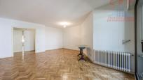 Living room of Flat to rent in  Madrid Capital  with Air Conditioner, Heating and Parquet flooring