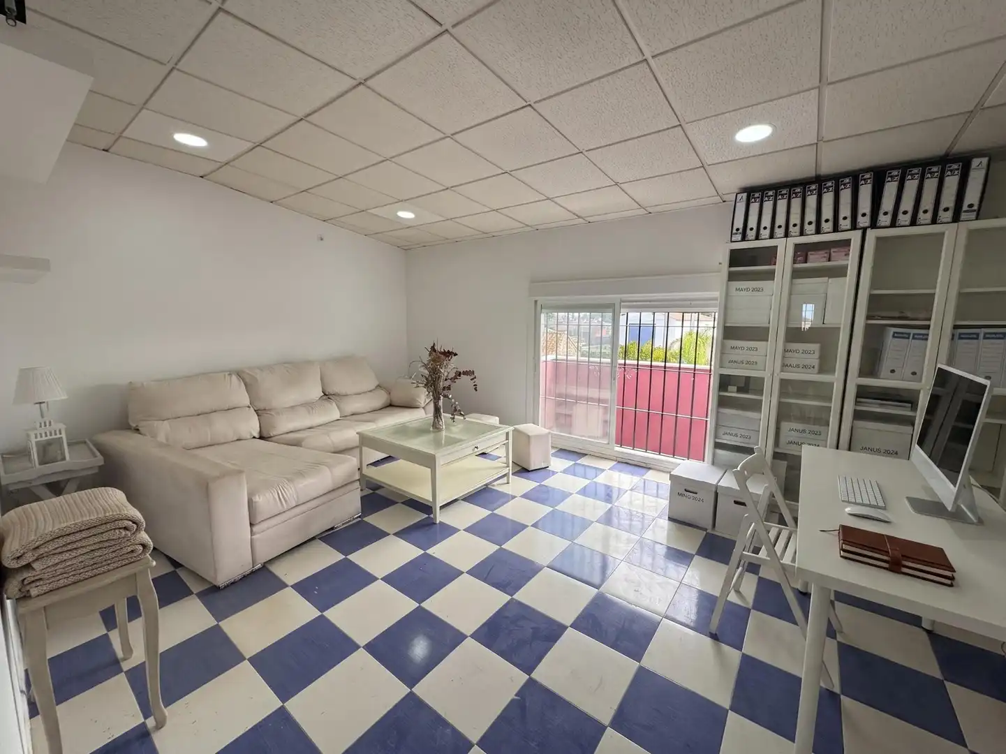 Sala d'estar de Nau industrial en venda en Sanlúcar de Barrameda